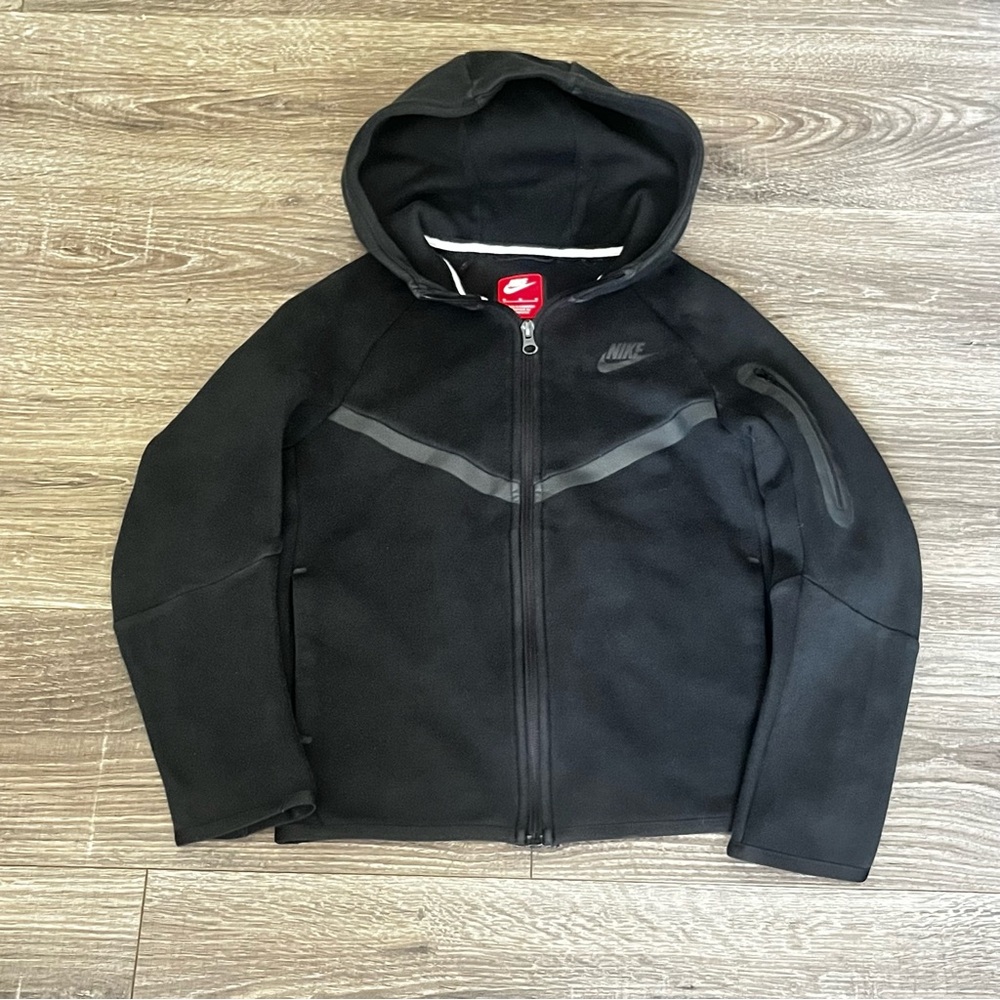 Nike Black Hooded Full-Zip Jacket with Subtle Swoosh
